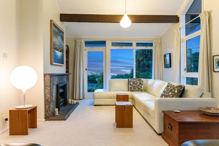 Photo of property in 5 Christina Grove, Normandale, Lower Hutt, 5010