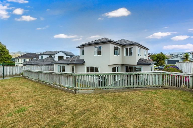 Photo of property in 3 Routeburn Avenue, Aotea, Porirua, 5024