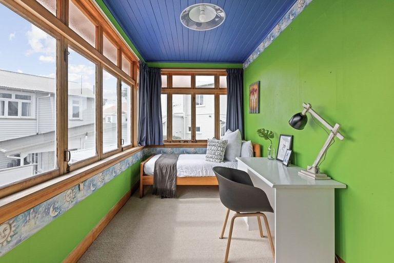 Photo of property in 18 Cobden Road, Bluff Hill, Napier, 4110