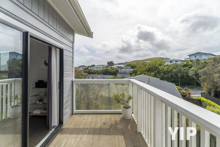 Photo of property in 12 Bloomsbury Grove, Newlands, Wellington, 6037