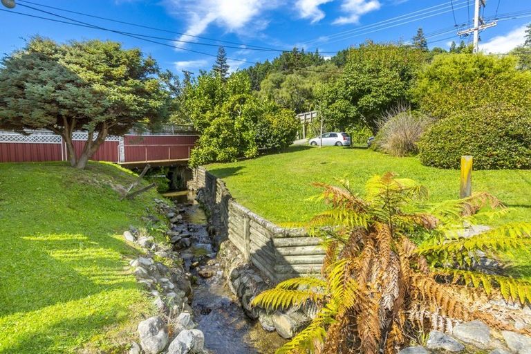 Photo of property in 17 Forest Road, Pinehaven, Upper Hutt, 5019