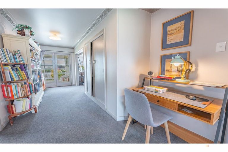 Photo of property in 30 Timaru Road, Waimate, 7924
