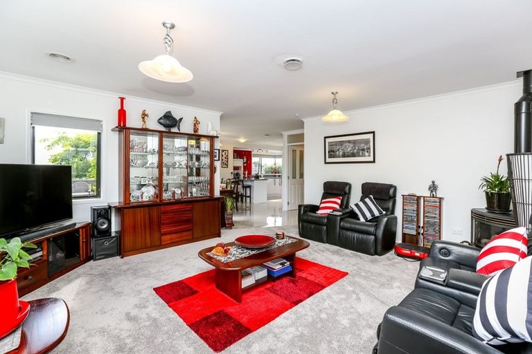 Photo of property in 5 Ashmore Drive, Frankleigh Park, New Plymouth, 4310