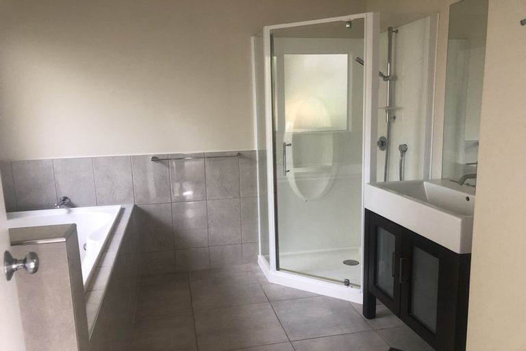 Photo of property in 9 Okura River Road, Okura, Albany, 0792