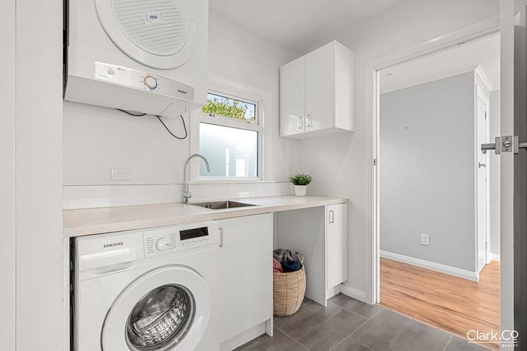 Photo of property in 29 Mana Esplanade, Paremata, Porirua, 5026