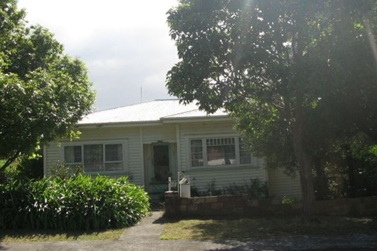 Property details for 32 Sturges Avenue, Otahuhu, Auckland, 1062