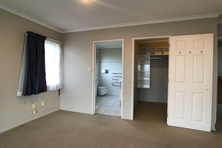 Photo of property in 16 Mcfetridge Place, Hillcrest, Auckland, 0627