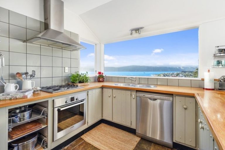Photo of property in 8 Beere Haven Steps, Seatoun, Wellington, 6022