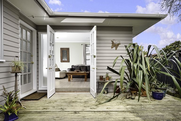 Photo of property in 49a Helena Street, Massey, Auckland, 0614