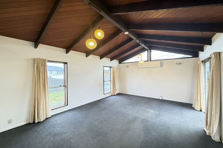 Photo of property in 6 Royal Park Drive, Parklands, Christchurch, 8083