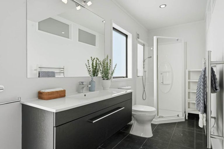 Photo of property in 2/5 View Road, Shelly Park, Auckland, 2014
