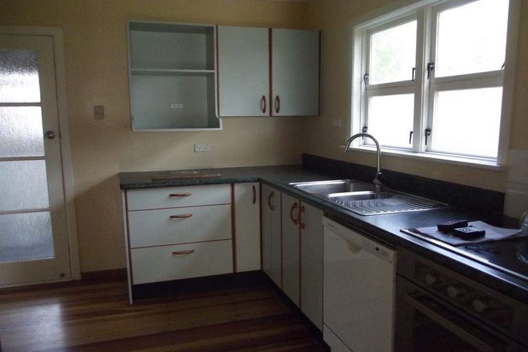 Photo of property in 3 Dunmail Way, Newlands, Wellington, 6037