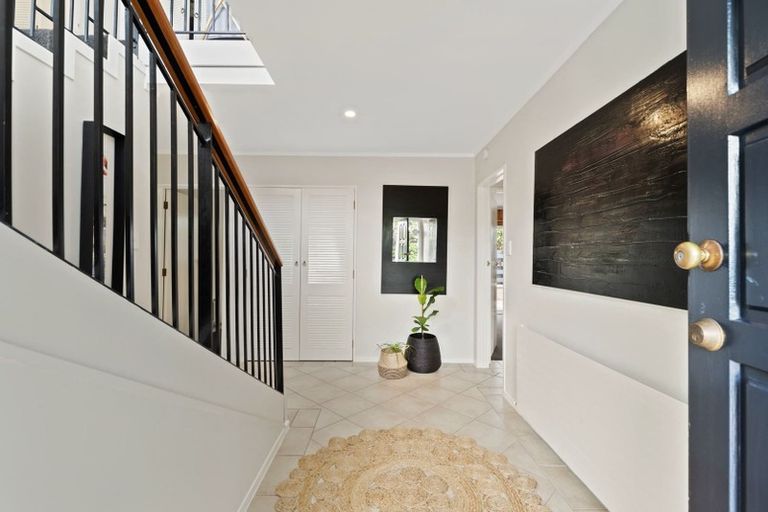 Photo of property in 4 Ingle Avenue, Waipahihi, Taupo, 3330