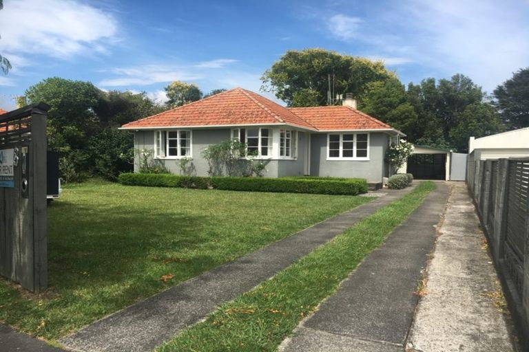Photo of property in 8 Armitage Place, Fairfield, Hamilton, 3214