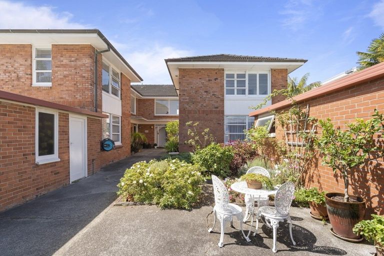 Photo of property in 4/64 Seacliffe Avenue, Belmont, Auckland, 0622