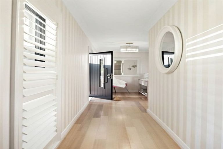 Photo of property in 70 Prince Regent Drive, Half Moon Bay, Auckland, 2012