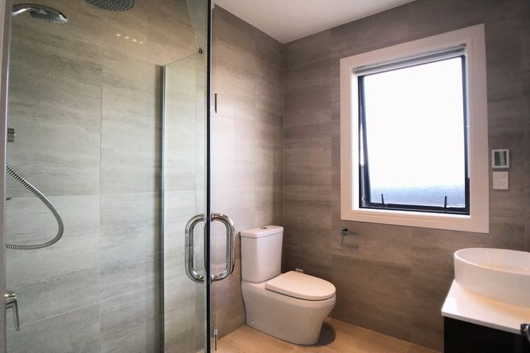 Photo of property in 1 Caldwell Place, Pinehill, Auckland, 0632