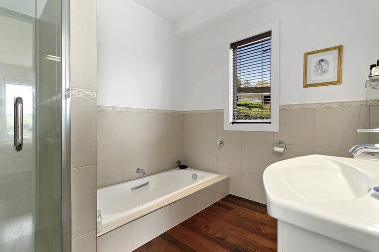 Photo of property in 1/13 Scenic Heights, Acacia Bay, Taupo, 3330