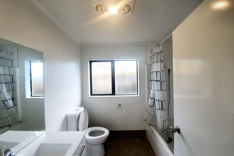 Photo of property in 2 Hamblyn Place, Ranui, Auckland, 0612