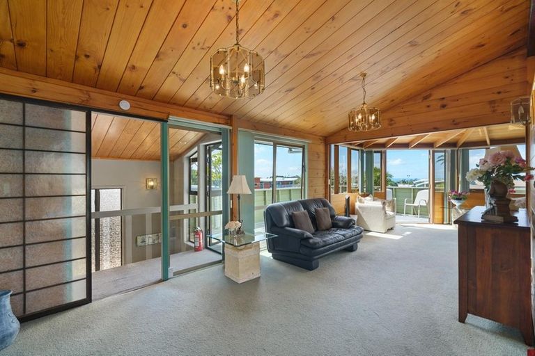 Photo of property in 771 East Coast Road, Northcross, Auckland, 0630