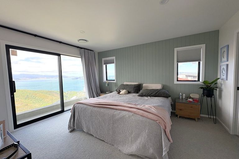 Photo of property in 37 Boeing Way, Newlands, Wellington, 6037