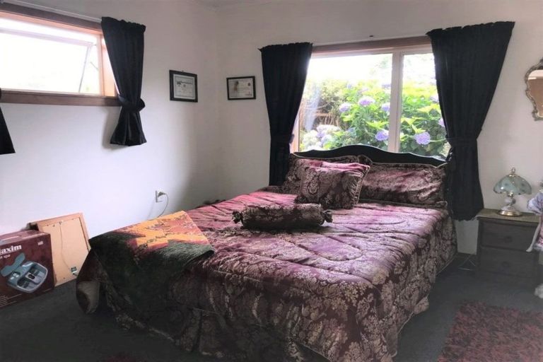 Photo of property in 1 Truby King Street, Merrilands, New Plymouth, 4312