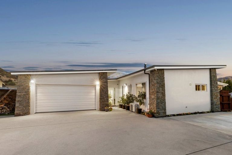 Photo of property in 83 Rob Roy Lane, Wanaka, 9305