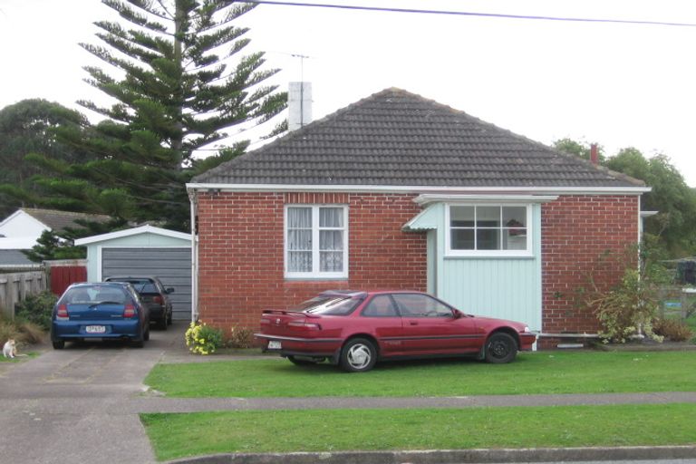Photo of property in 3 Churton Crescent, Taita, Lower Hutt, 5011