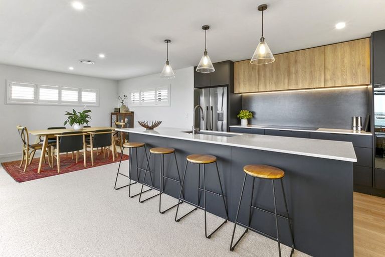 Photo of property in 9 Bayly Road, Moturoa, New Plymouth, 4310