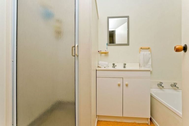 Photo of property in 1/44 Kaipatiki Road, Glenfield, Auckland, 0629