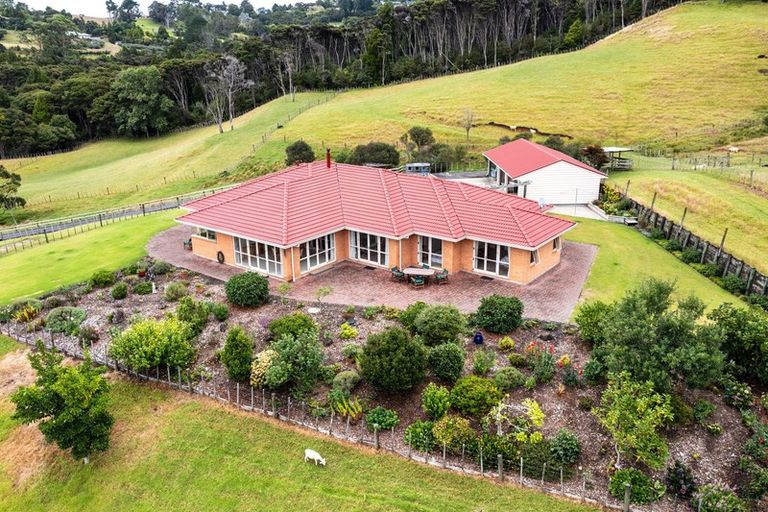 Photo of property in 97 Arrowsmith Road, Waitakere, Henderson, 0782