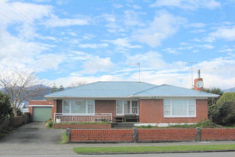 Photo of property in 102 Bartholomew Road, Levin, 5510