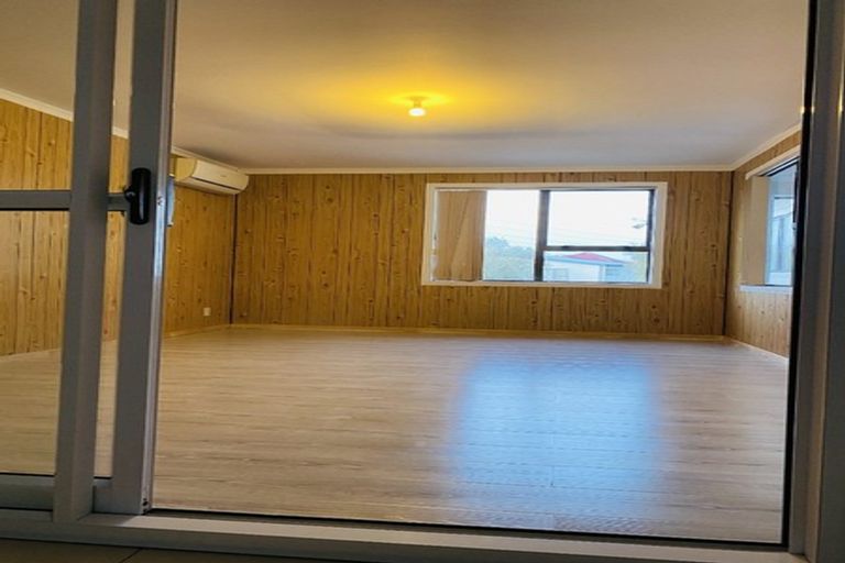 Photo of property in 49 Dissmeyer Drive, Clover Park, Auckland, 2019