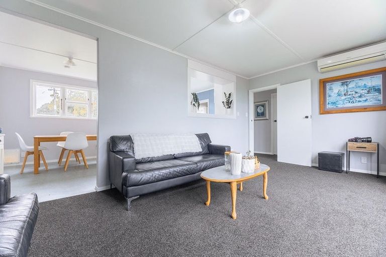Photo of property in 76-78 Sievers Grove, Cannons Creek, Porirua, 5024