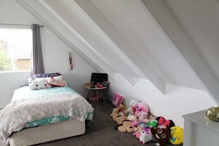 Photo of property in 5 Jacaranda Grove, Maungaraki, Lower Hutt, 5010