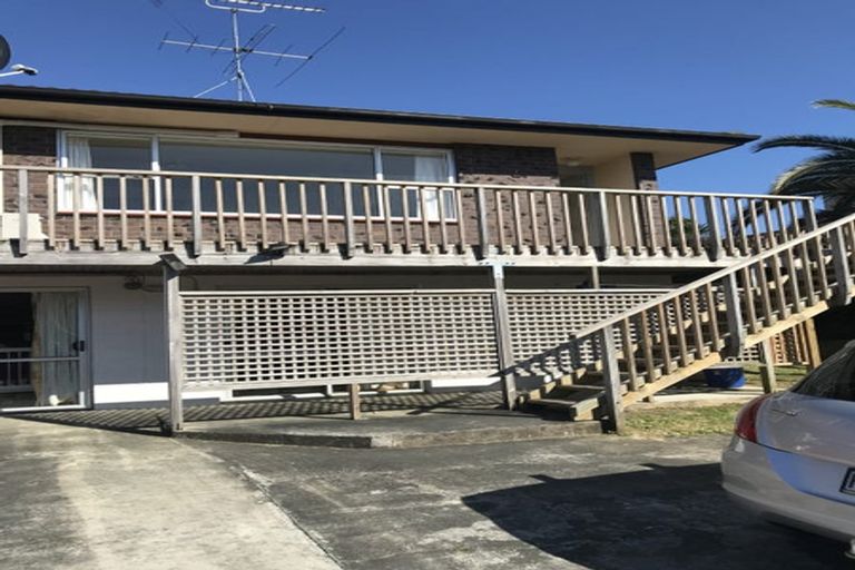 Photo of property in 1/46 John Dee Crescent, Red Beach, 0932