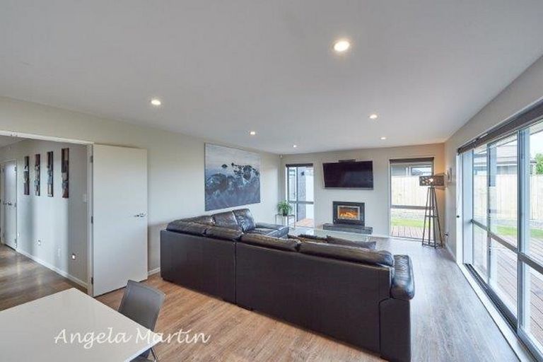 Photo of property in 140 Ruapehu Drive, Fitzherbert, Palmerston North, 4410