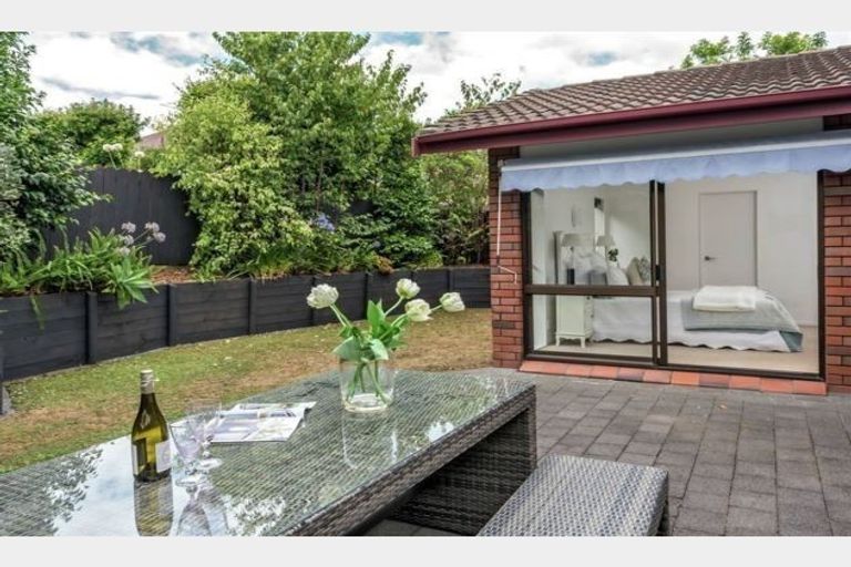 Photo of property in 53 Mirrabooka Avenue, Botany Downs, Auckland, 2010