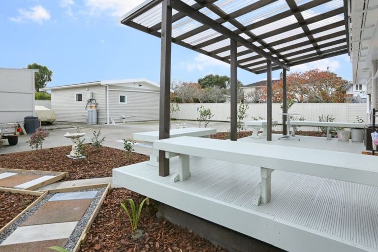 Photo of property in 3 Glen Marine Parade, Glendene, Auckland, 0602