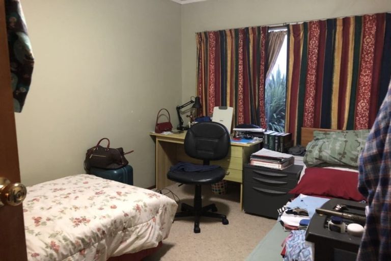 Photo of property in 1 Sovereign Place, Glenfield, Auckland, 0629