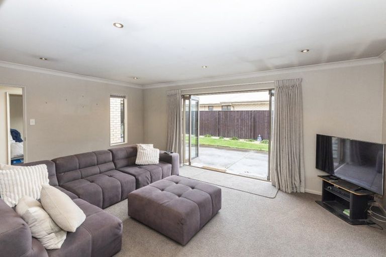 Photo of property in 15 Sovereign Gardens, Halswell, Christchurch, 8025