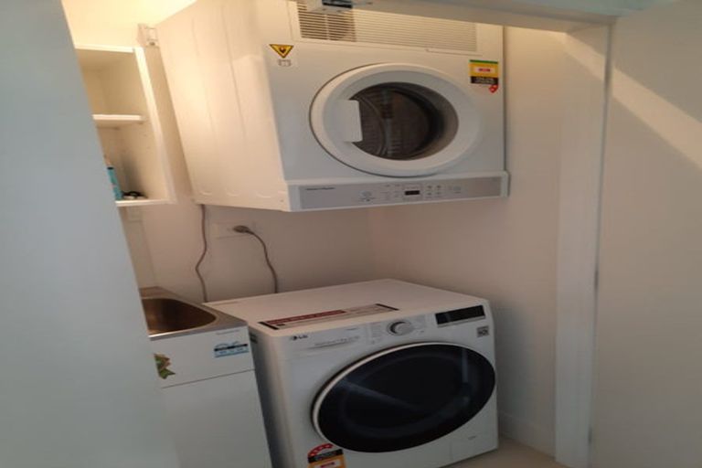 Photo of property in 14 Cochrane Road, Hobsonville, Auckland, 0616