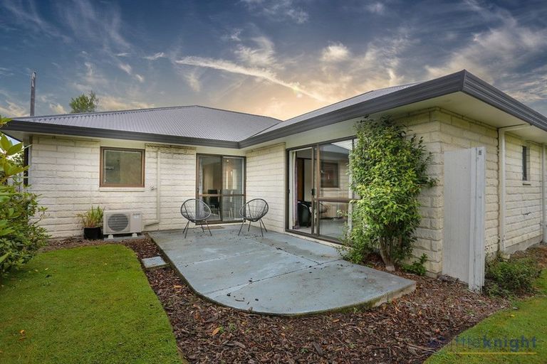 Photo of property in 90 Regency Crescent, Redwood, Christchurch, 8051