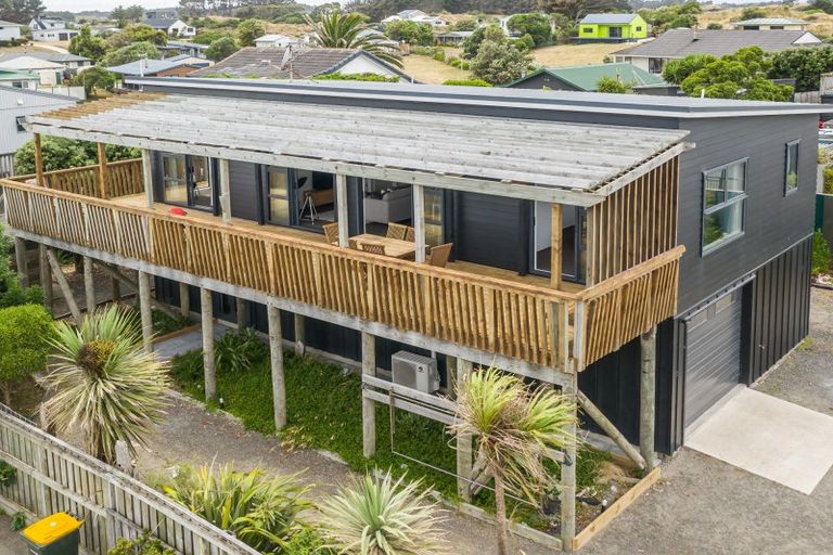 Photo of property in 6 Arataki Grove, Waitarere Beach, Levin, 5510