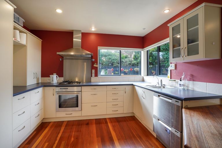 Photo of property in 24 Clearview Drive, Milson, Palmerston North, 4414