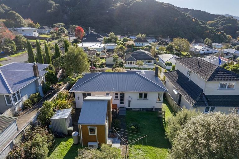 Photo of property in 27 Gardiner Grove, Wainuiomata, Lower Hutt, 5014
