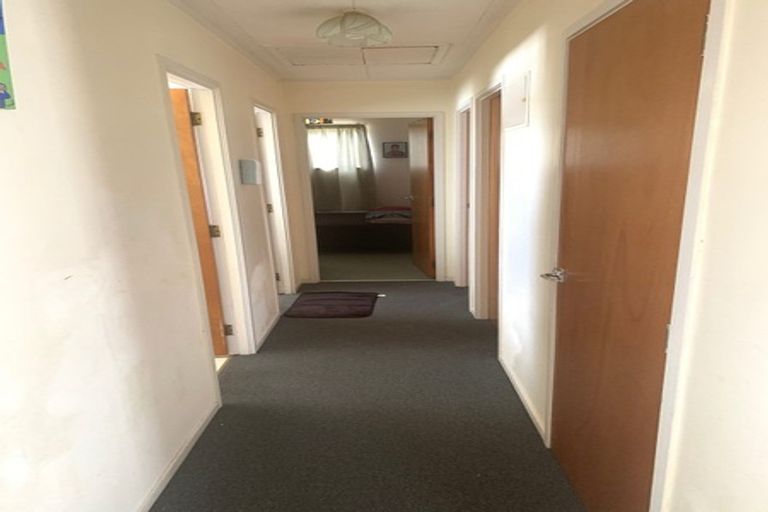 Photo of property in 20 Foyle Place, Glendene, Auckland, 0602