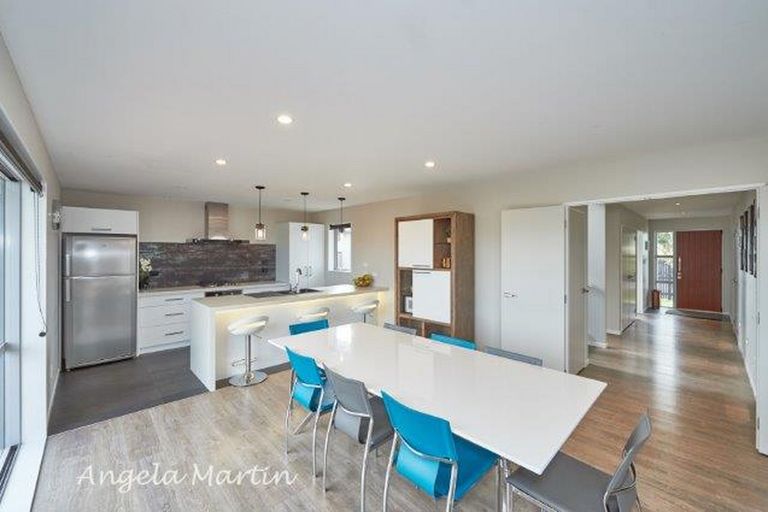 Photo of property in 140 Ruapehu Drive, Fitzherbert, Palmerston North, 4410