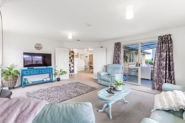 Photo of property in 58 Rivervale Grove, Stanmore Bay, Whangaparaoa, 0932