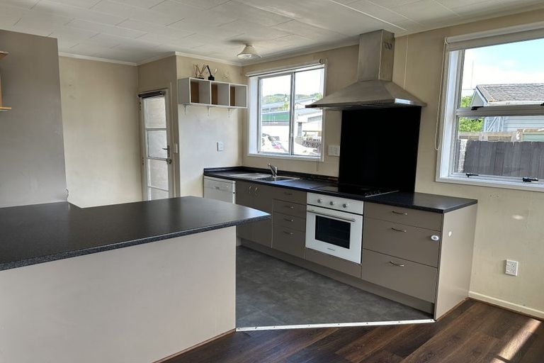 Photo of property in 2/10 Ponderosa Grove, Maoribank, Upper Hutt, 5018